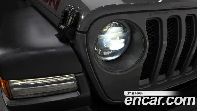 Jeep Wrangler 2021 — ფოტო 18/20