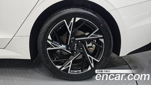 Kia K5 2023 — ფოტო 5/20