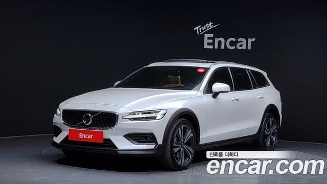 Volvo V60 Cross Country 2021 — Photo 19/20