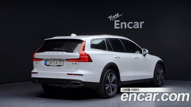 Volvo V60 Cross Country 2021 — Photo 9/20