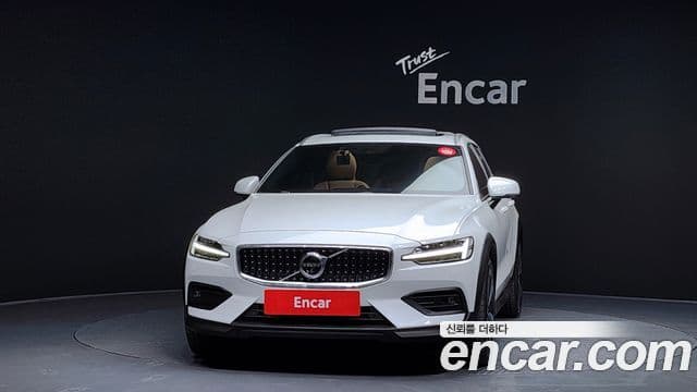 Volvo V60 Cross Country 2021 — Photo 15/20