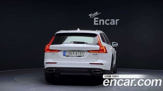 Volvo V60 Cross Country 2021 — Photo 13/20