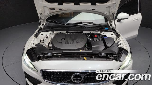 Volvo V60 Cross Country 2021 — Photo 6/20