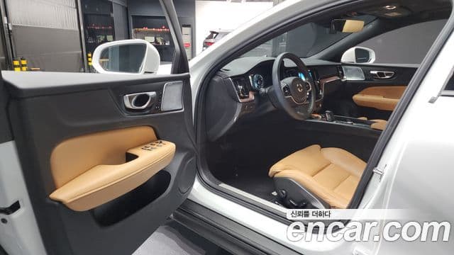 Volvo V60 Cross Country 2021 — Photo 17/20