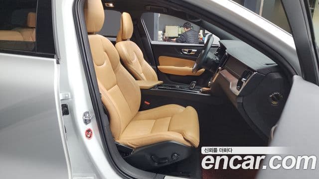 Volvo V60 Cross Country 2021 — Photo 1/20