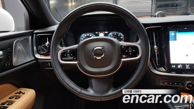 Volvo V60 Cross Country 2021 — Photo 4/20