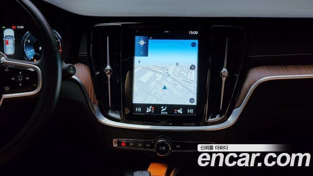 Volvo V60 Cross Country 2021 — Photo 18/20