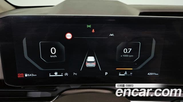 Kia Carnival 2023 — ფოტო 8/20