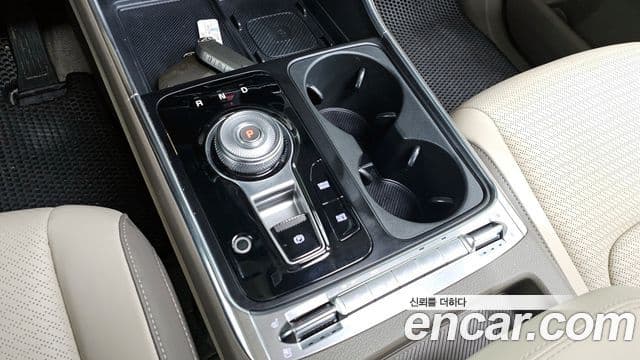 Kia Carnival 2023 — ფოტო 9/20