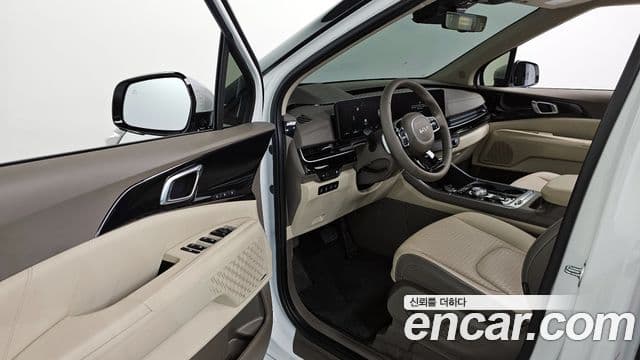 Kia Carnival 2023 — ფოტო 11/20