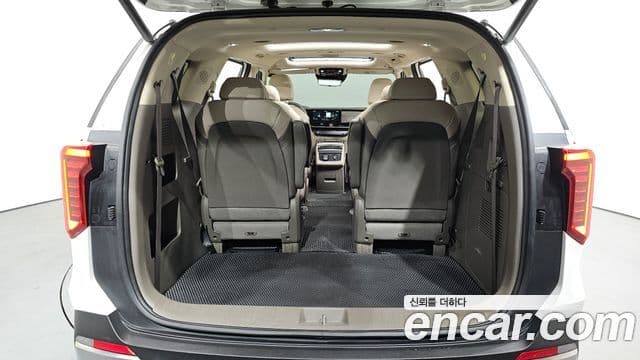 Kia Carnival 2023 — ფოტო 20/20
