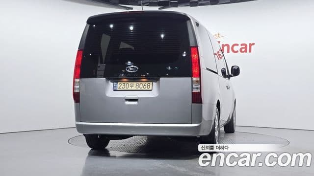 Hyundai Staria 2023 — ფოტო 4/20