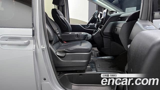 Hyundai Staria 2023 — ფოტო 10/20