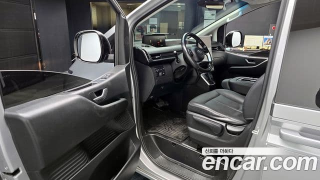 Hyundai Staria 2023 — ფოტო 11/20