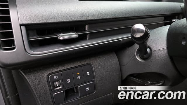 Hyundai Staria 2023 — ფოტო 18/20