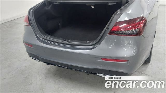 Mercedes-Benz E-Class 2022 — Фото 11/17