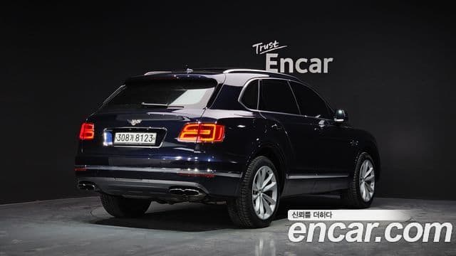 Bentley Bentayga 2020 — Şəkil 7/20