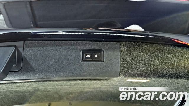 Bentley Bentayga 2020 — Şəkil 12/20