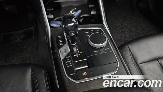 BMW 3 Series 2019 — Şəkil 9/20