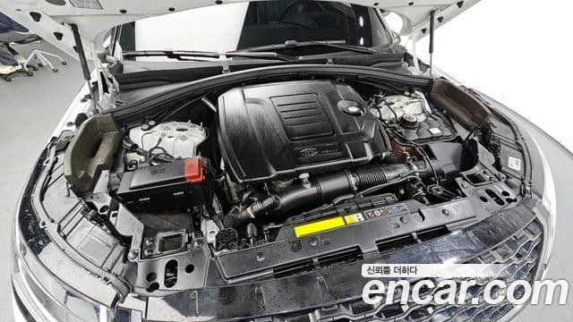 Land Rover Range Rover Velar 2023 — ფოტო 5/20