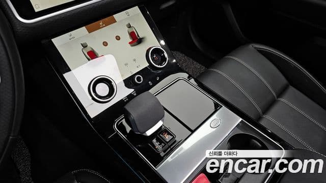 Land Rover Range Rover Velar 2023 — ფოტო 8/20
