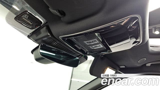 Land Rover Range Rover Velar 2023 — ფოტო 16/20