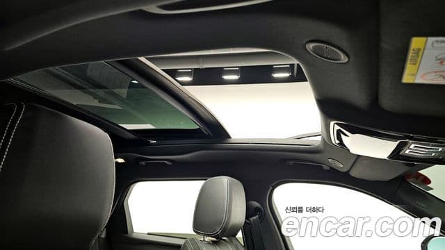 Land Rover Range Rover Velar 2023 — ფოტო 17/20