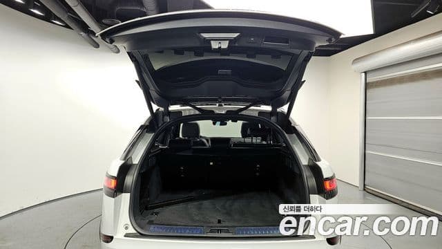 Land Rover Range Rover Velar 2023 — ფოტო 19/20