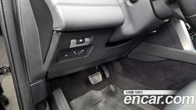 Land Rover Discovery Sport 2021 — ფოტო 17/20