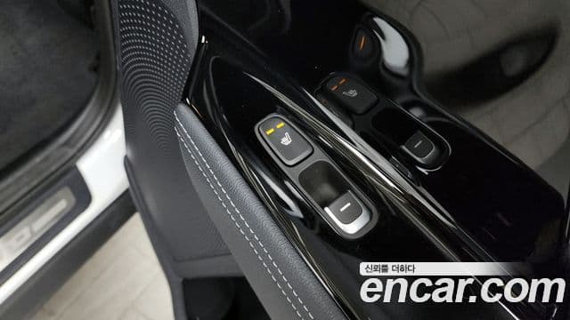 Kia Niro 2020 — ფოტო 19/20
