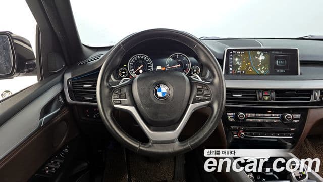 BMW X5 2018 — ფოტო 13/20
