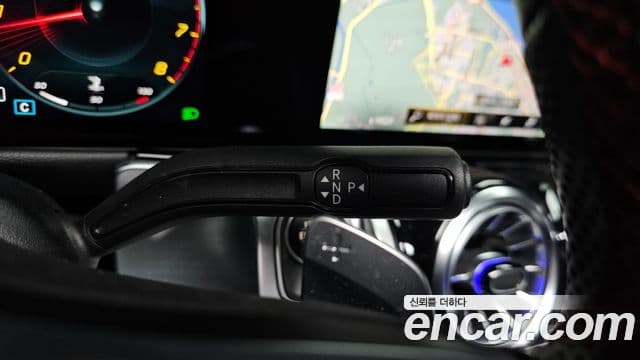 Mercedes-Benz GLB-Class 2022 — ფოტო 14/20
