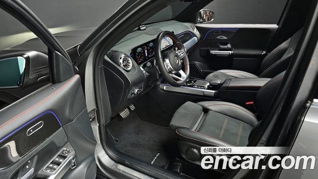 Mercedes-Benz GLB-Class 2022 — ფოტო 18/20