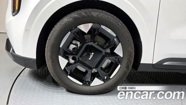 Kia Carnival 2023 — Şəkil 17/20
