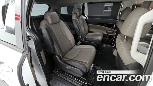 Kia Carnival 2023 — Şəkil 10/20