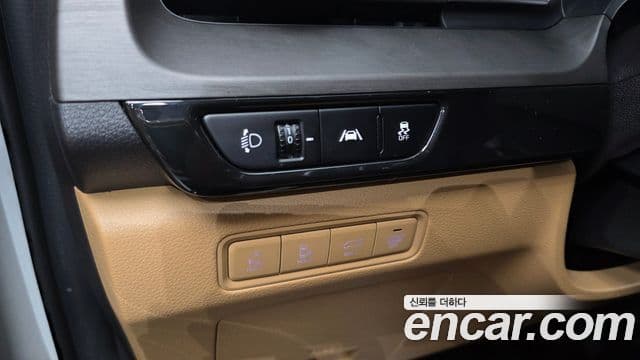 Kia Carnival 2023 — Şəkil 16/20