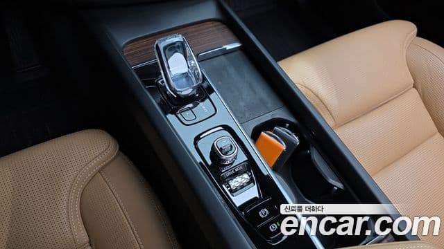 Volvo XC60 2021 — Şəkil 9/20
