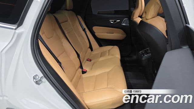 Volvo XC60 2021 — Şəkil 12/20