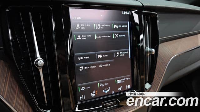 Volvo XC60 2021 — Şəkil 16/20