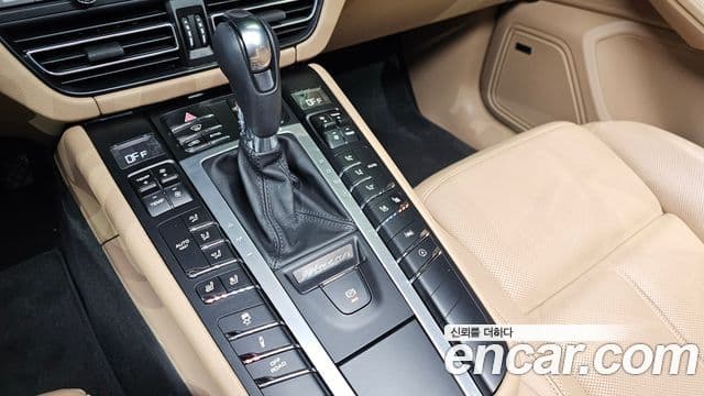 Porsche Macan 2021 — Фото 9/20