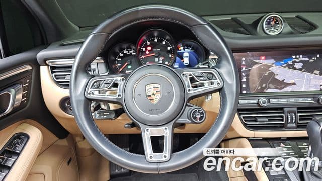 Porsche Macan 2021 — Фото 14/20