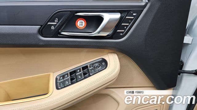Porsche Macan 2021 — Фото 17/20
