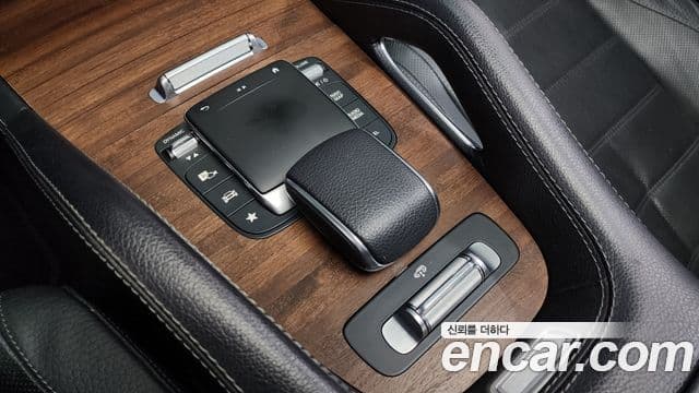 Mercedes-Benz GLS-Class 2021 — Photo 9/20