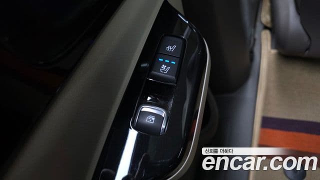 Kia Carnival 2023 — Фото 19/20