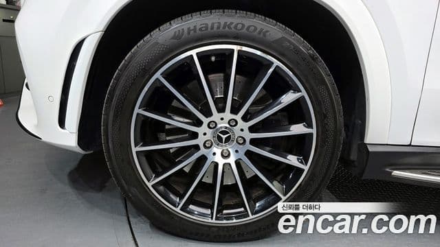 Mercedes-Benz GLE-Class 2022 — Photo 2/20
