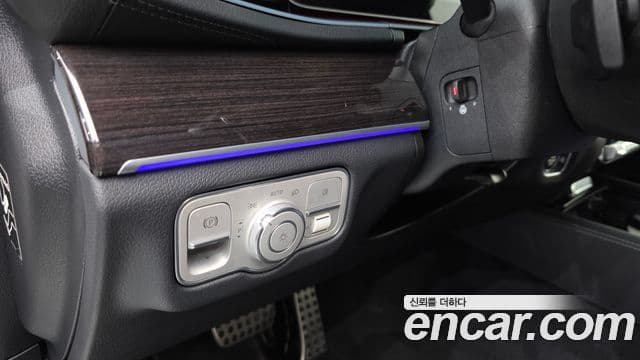 Mercedes-Benz GLE-Class 2022 — Photo 13/20