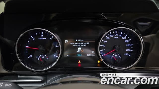 Kia Carnival 2020 — ფოტო 6/20