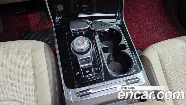 Kia Carnival 2020 — ფოტო 7/20