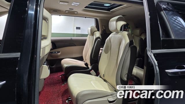 Kia Carnival 2020 — ფოტო 12/20