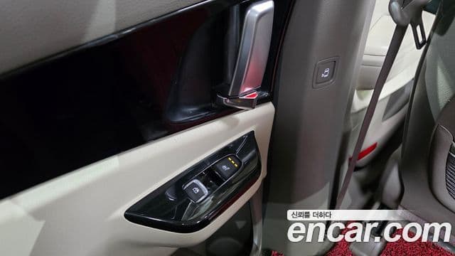 Kia Carnival 2020 — ფოტო 19/20
